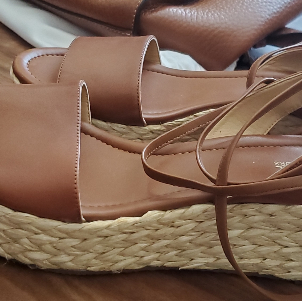 Shoes - Picture 2 of 3